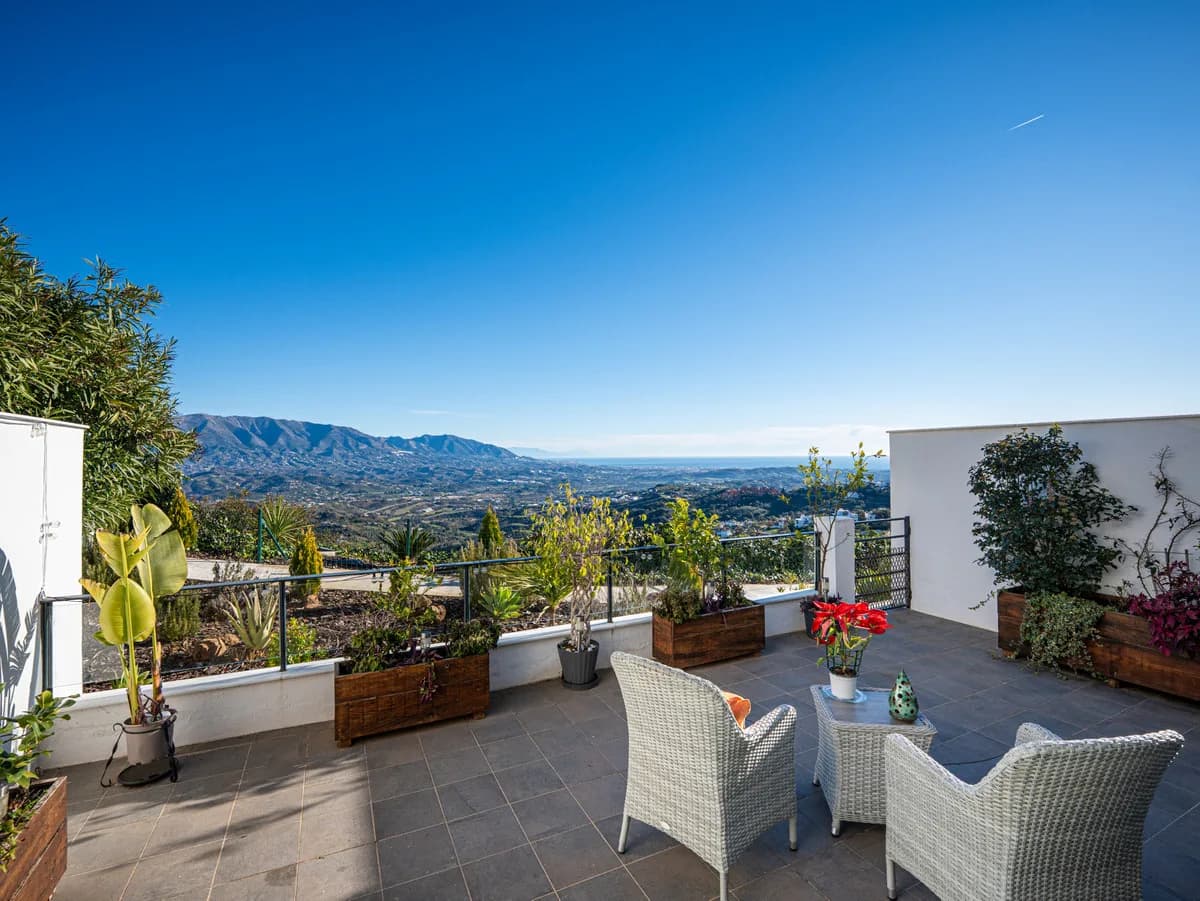 3 Bedroom Townhouse for Sale in Marbella, Málaga - Image 8
