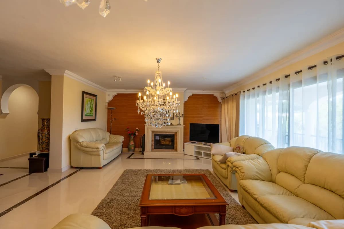 8 Bedroom Detached Villa for Sale in Benahavís, Málaga - Image 4
