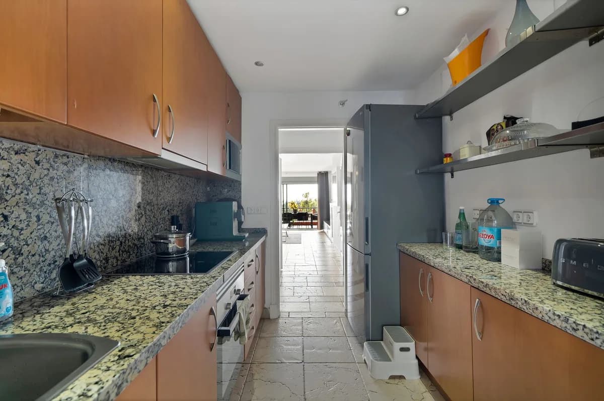2 Bedroom Middle Floor Apartment for Sale in Atalaya, Málaga - Image 8