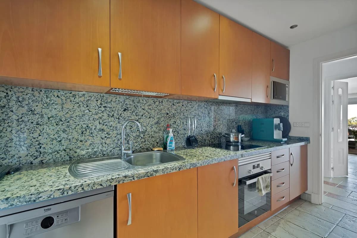 2 Bedroom Middle Floor Apartment for Sale in Atalaya, Málaga - Image 9