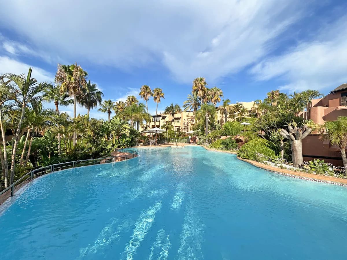 2 Bedroom Middle Floor Apartment for Sale in The Golden Mile, Málaga
