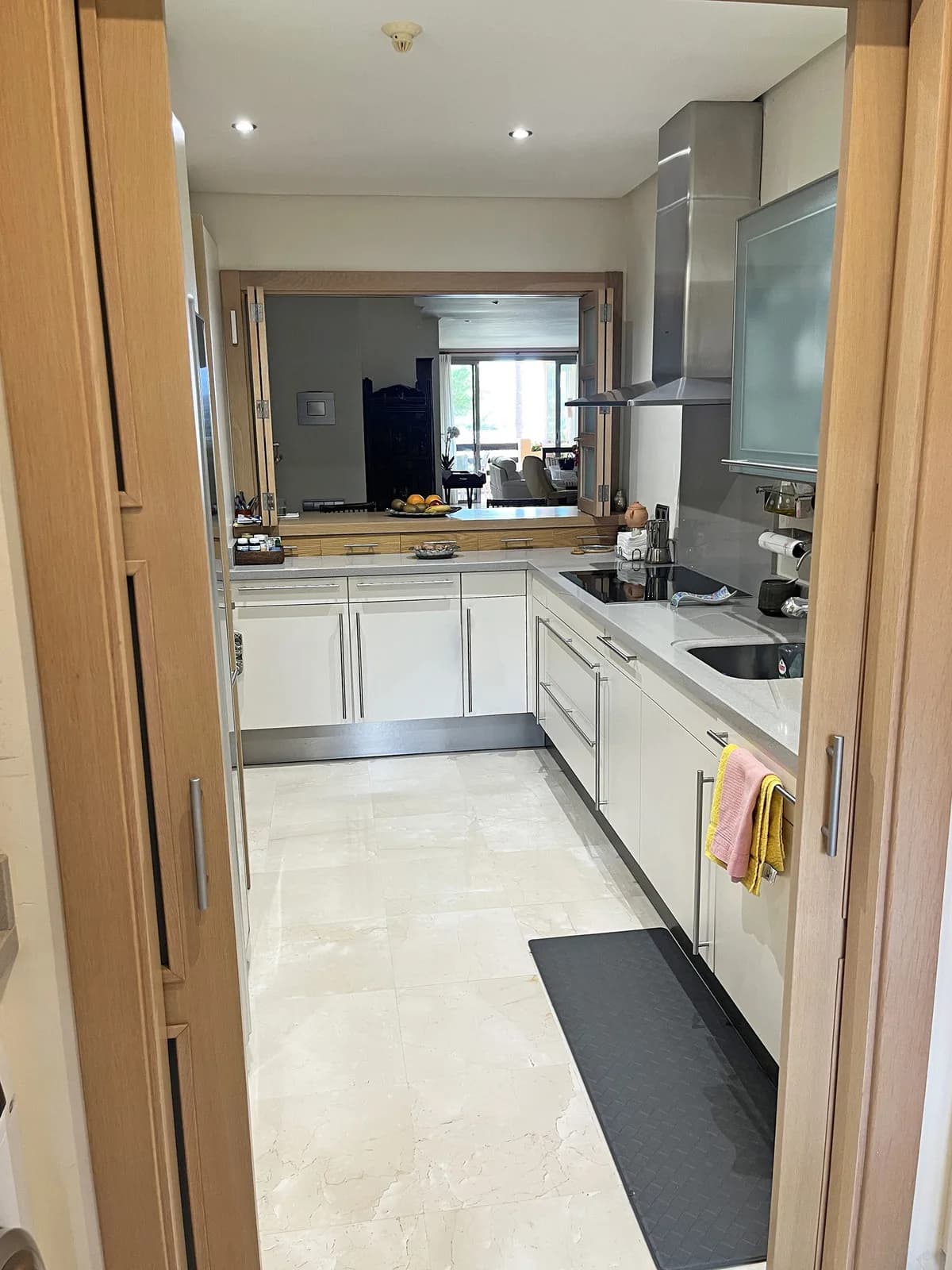 2 Bedroom Middle Floor Apartment for Sale in The Golden Mile, Málaga - Image 8