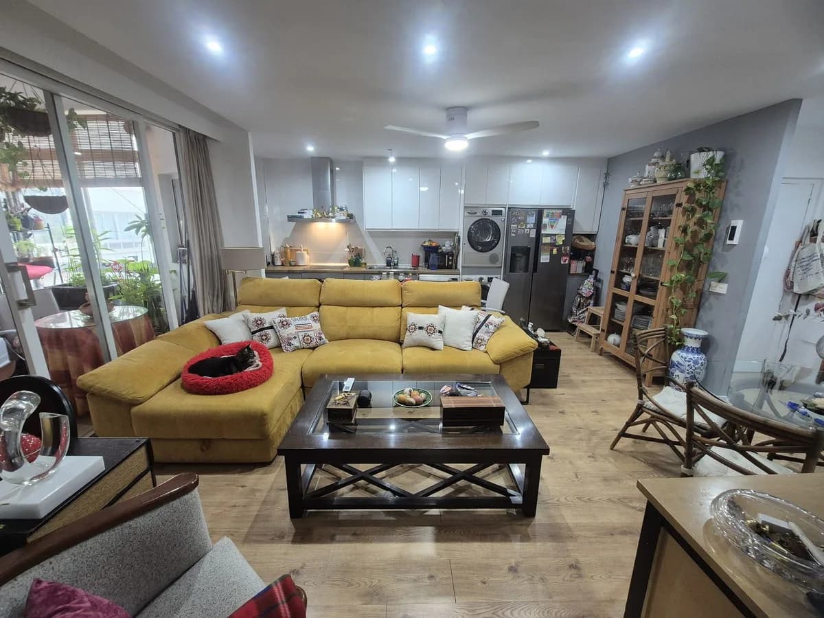 2 Bedroom Middle Floor Apartment for Sale in Marbella, Málaga - Image 6