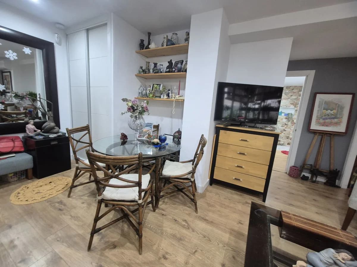 2 Bedroom Middle Floor Apartment for Sale in Marbella, Málaga - Image 8