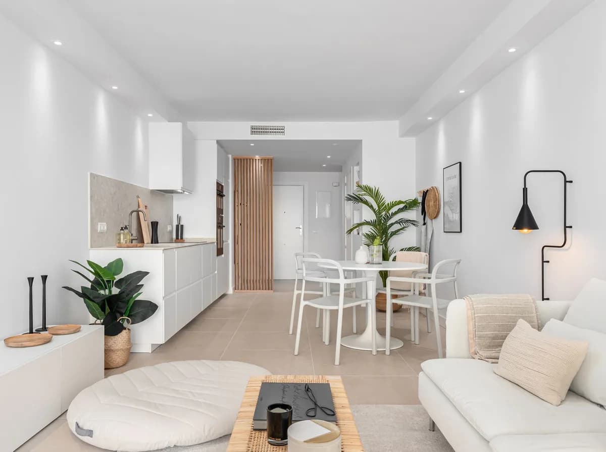2 Bedroom Middle Floor Apartment for Sale in Nueva Andalucía, Málaga - Image 3