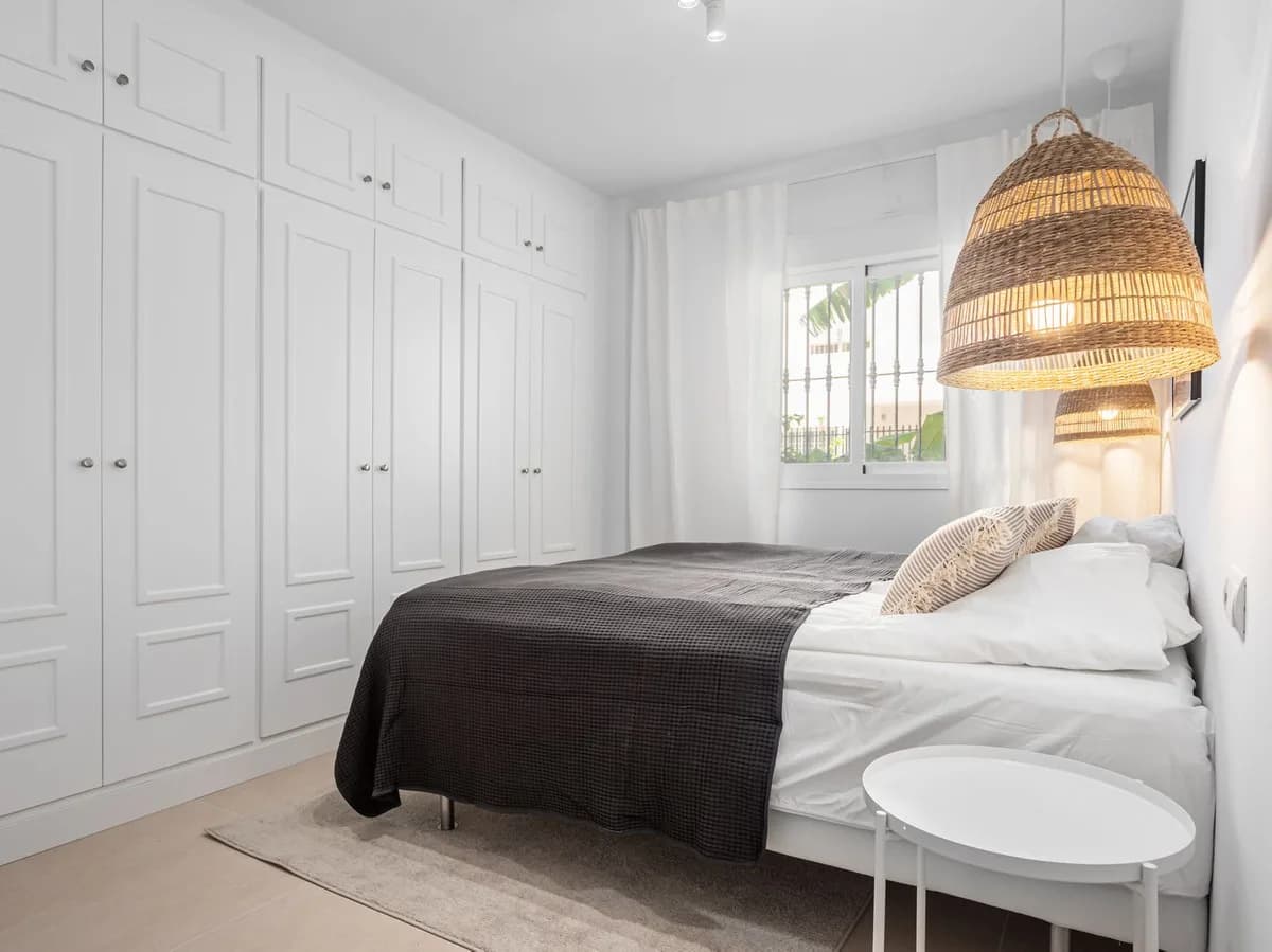 2 Bedroom Middle Floor Apartment for Sale in Nueva Andalucía, Málaga - Image 9