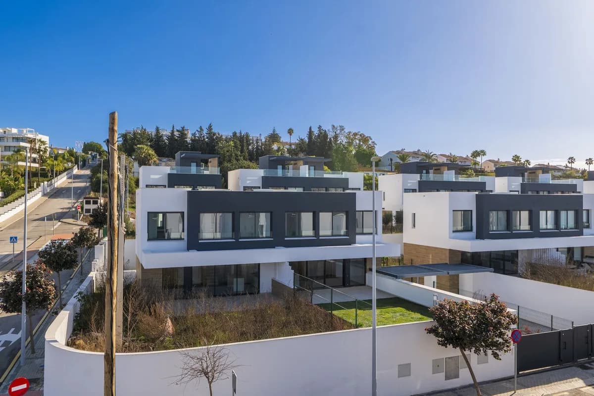 4 Bedroom Semi-Detached House for Sale in Atalaya, Málaga
