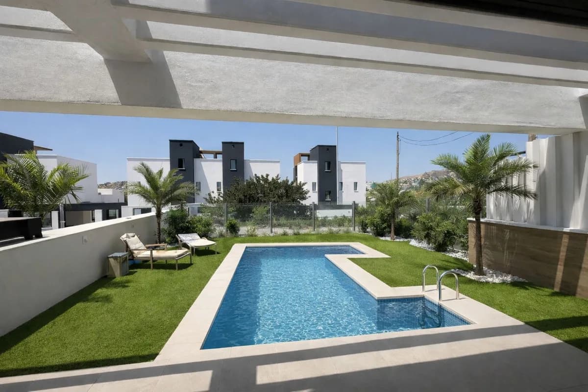 4 Bedroom Semi-Detached House for Sale in Atalaya, Málaga - Image 2