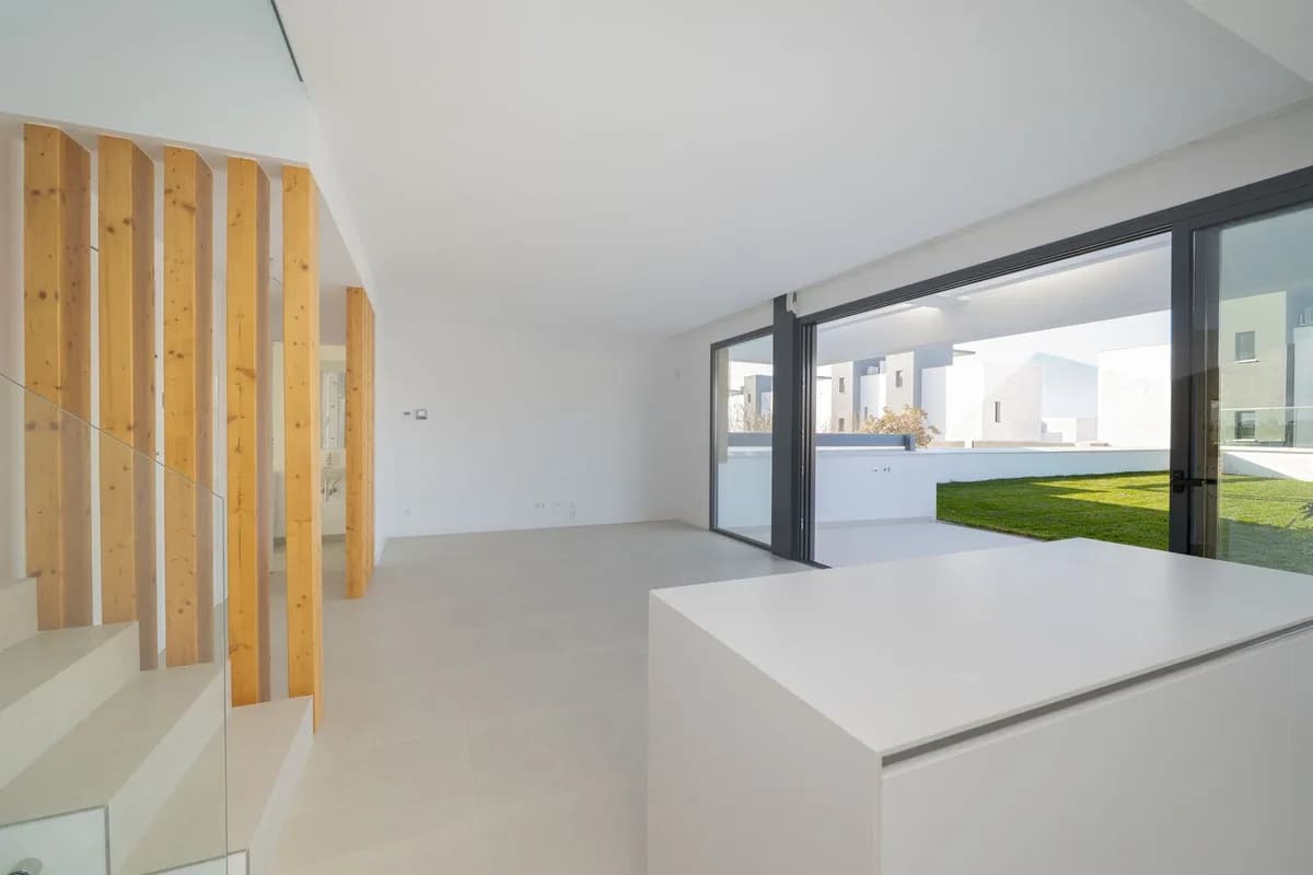 4 Bedroom Semi-Detached House for Sale in Atalaya, Málaga - Image 6