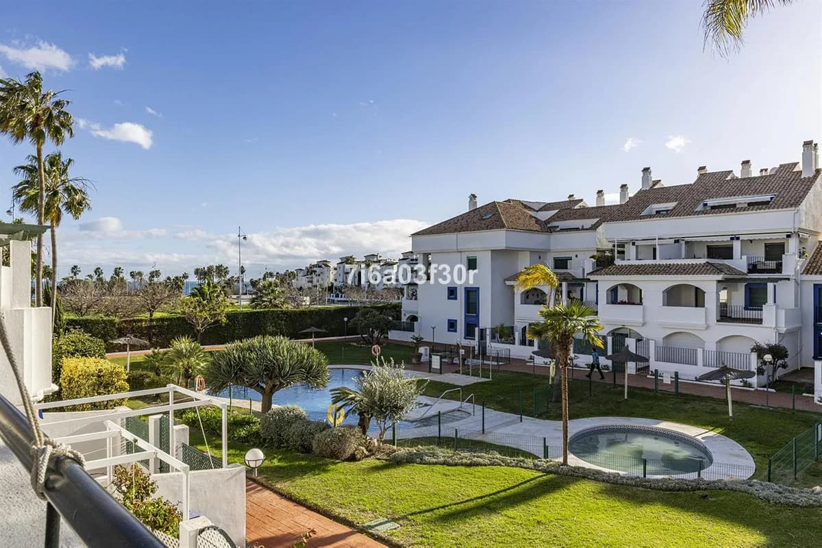 5 Bedroom Townhouse for Sale in San Pedro de Alcántara, Málaga - Image 2