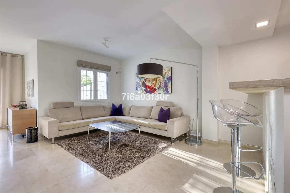5 Bedroom Townhouse for Sale in San Pedro de Alcántara, Málaga - Image 3
