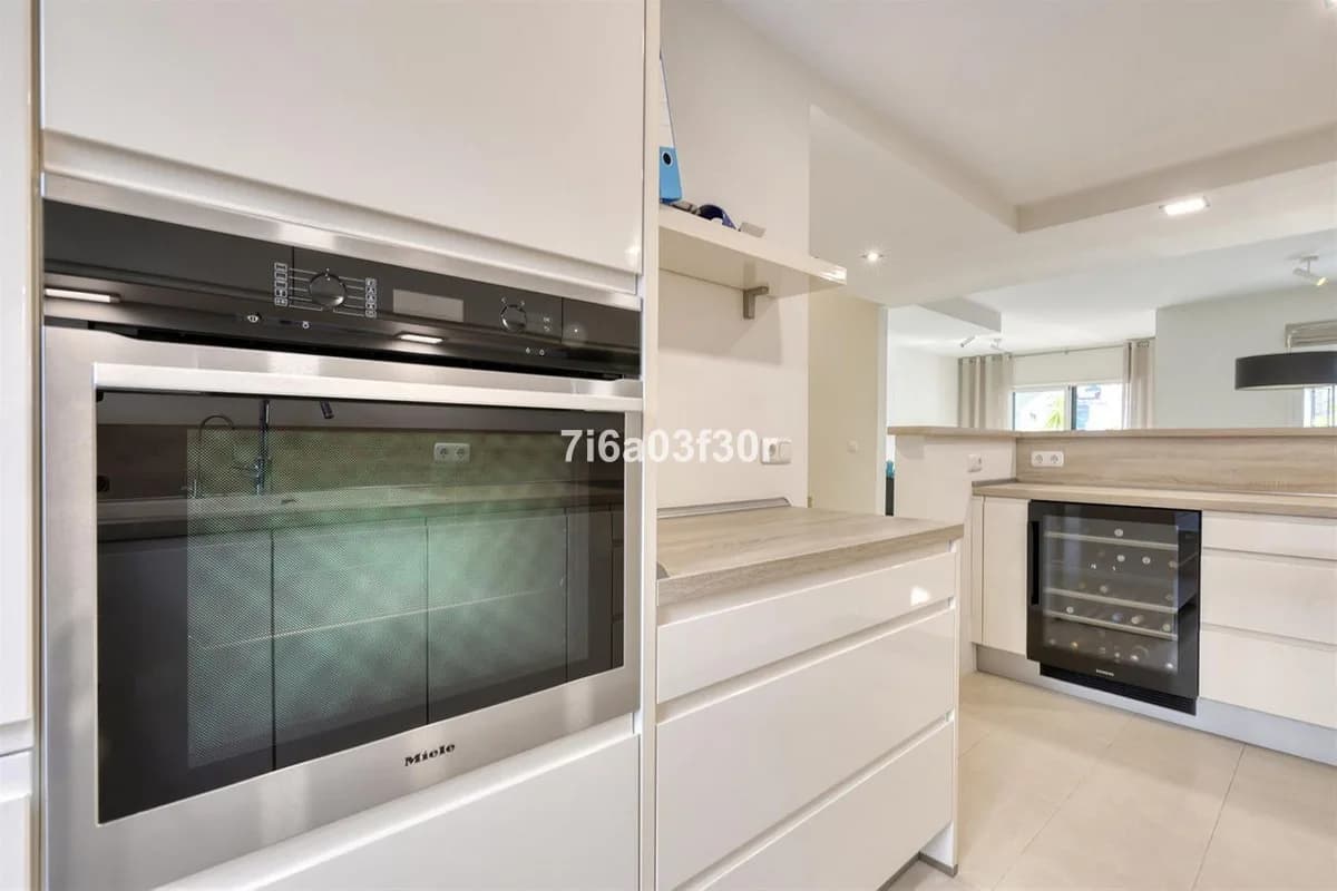 5 Bedroom Townhouse for Sale in San Pedro de Alcántara, Málaga - Image 9