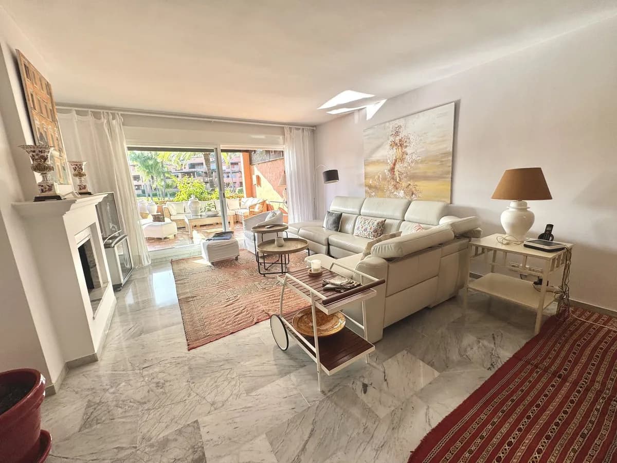 4 Bedroom Penthouse Duplex for Sale in Guadalmina Baja, Málaga - Image 3