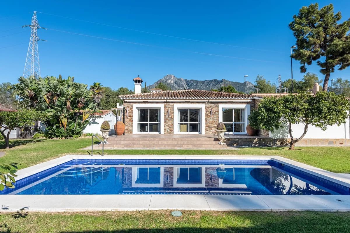 3 Bedroom Detached Villa for Sale in The Golden Mile, Málaga