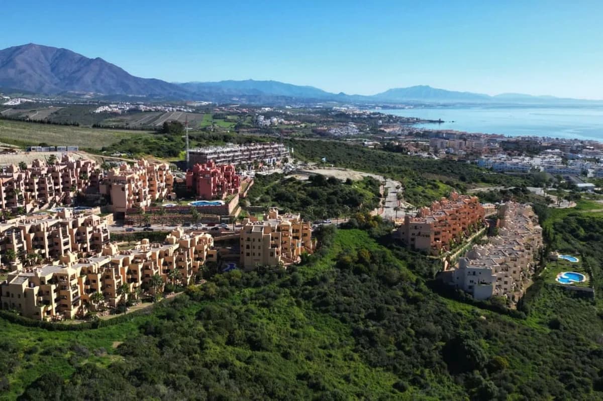 2 Bedroom Middle Floor Apartment for Sale in San Luis de Sabinillas, Málaga
