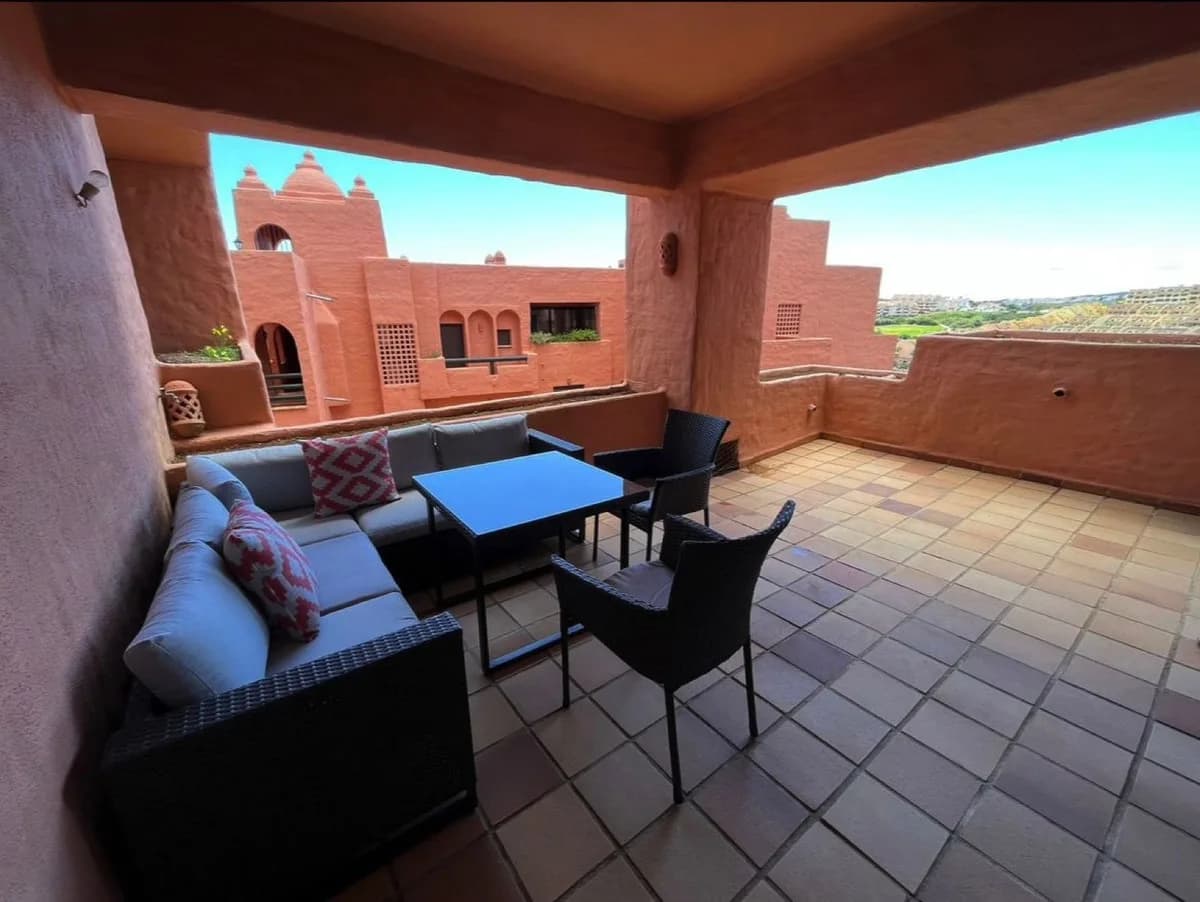 2 Bedroom Middle Floor Apartment for Sale in San Luis de Sabinillas, Málaga - Image 3
