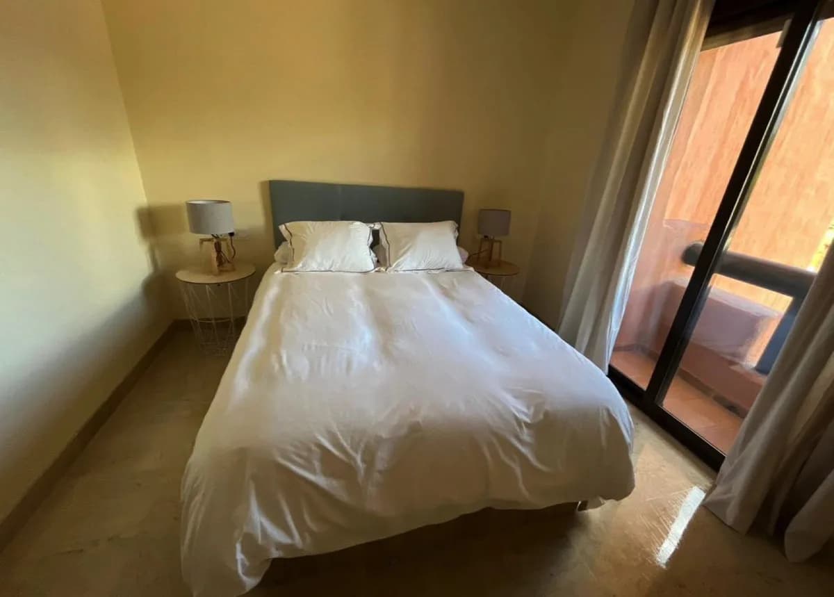 2 Bedroom Middle Floor Apartment for Sale in San Luis de Sabinillas, Málaga - Image 4