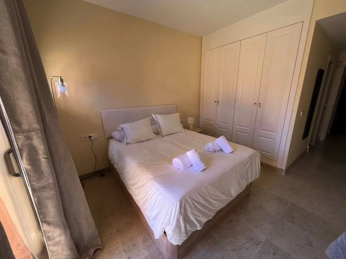 2 Bedroom Middle Floor Apartment for Sale in San Luis de Sabinillas, Málaga - Image 7