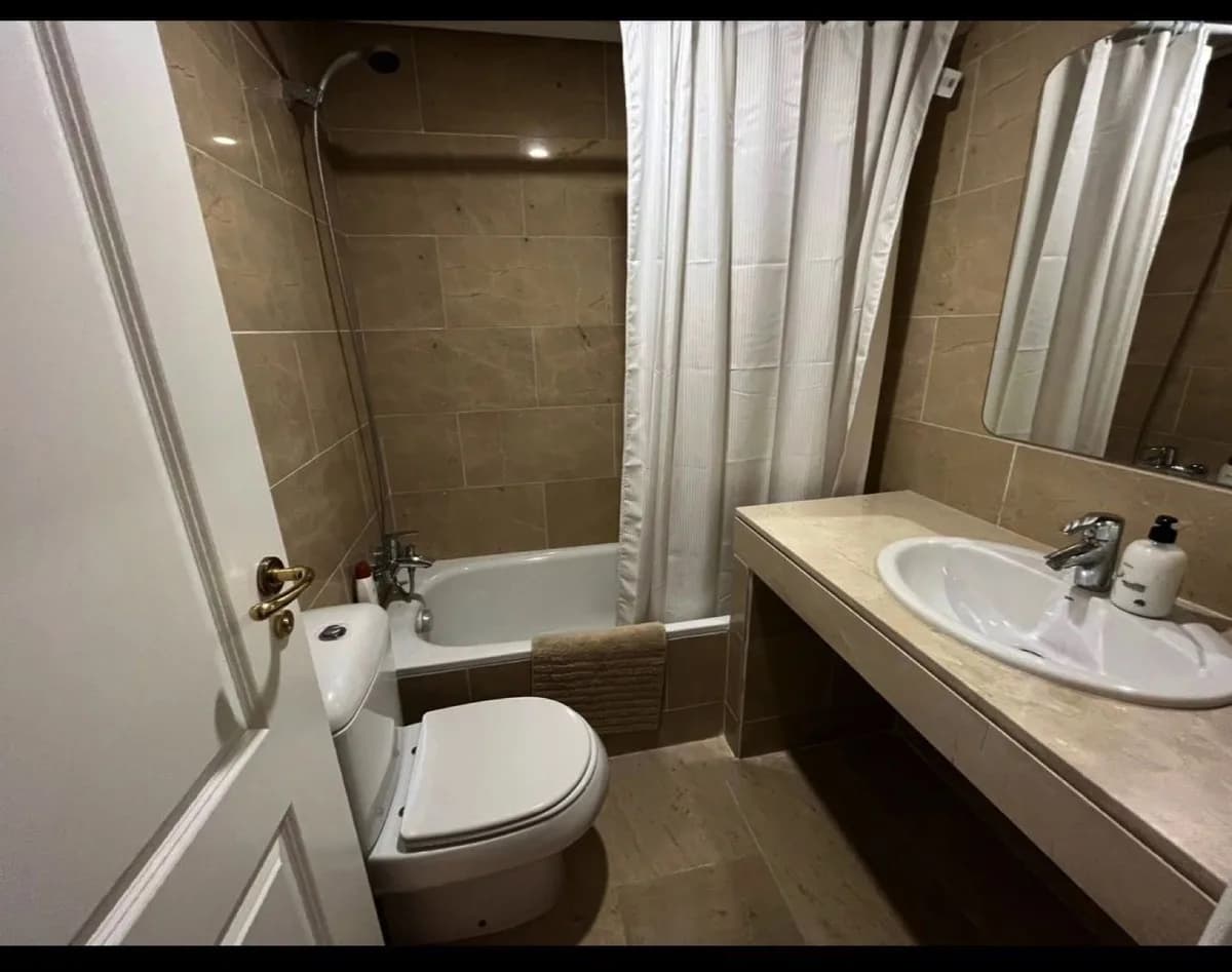 2 Bedroom Middle Floor Apartment for Sale in San Luis de Sabinillas, Málaga - Image 8