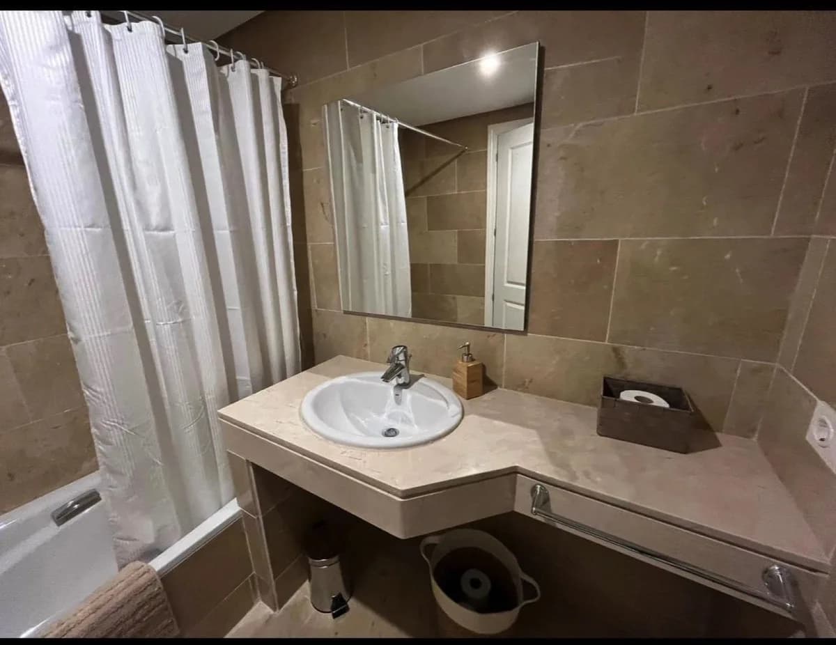 2 Bedroom Middle Floor Apartment for Sale in San Luis de Sabinillas, Málaga - Image 9
