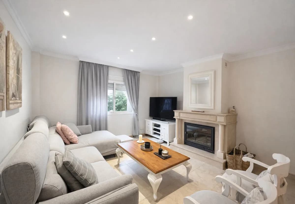 5 Bedroom Townhouse for Sale in San Pedro de Alcántara, Málaga - Image 9