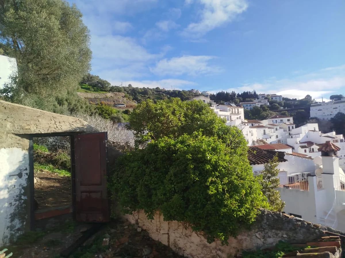 4 Bedroom Detached Villa for Sale in Casares, Málaga - Image 3