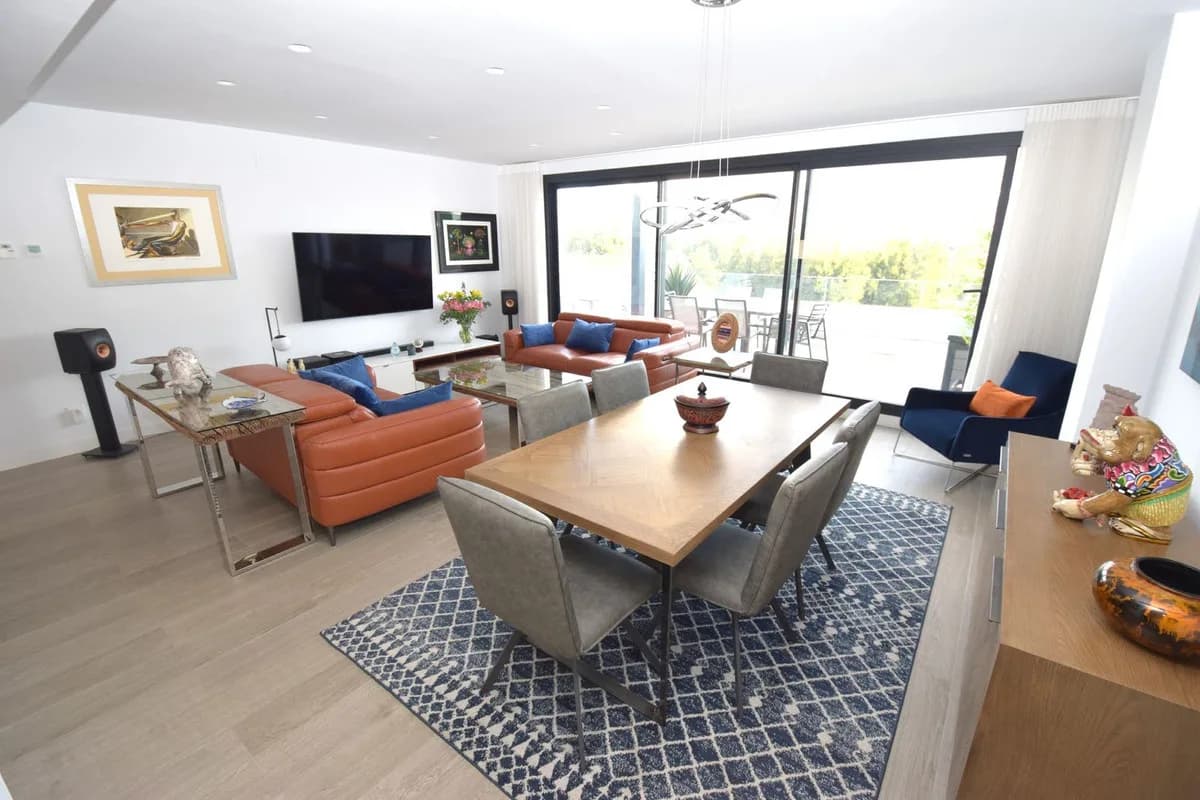 3 Bedroom Middle Floor Apartment for Sale in La Cala de Mijas, Málaga - Image 2