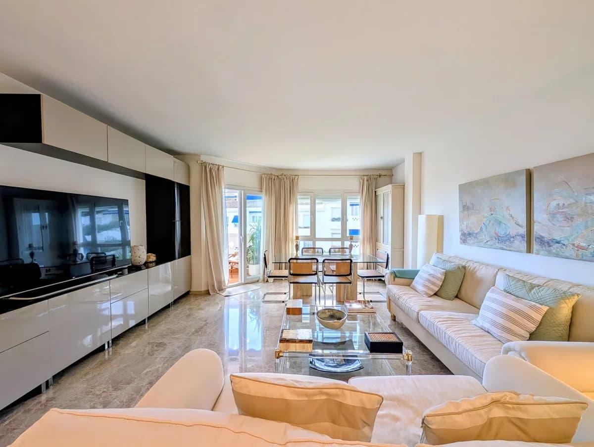4 Bedroom Penthouse Duplex for Sale in San Pedro de Alcántara, Málaga - Image 3
