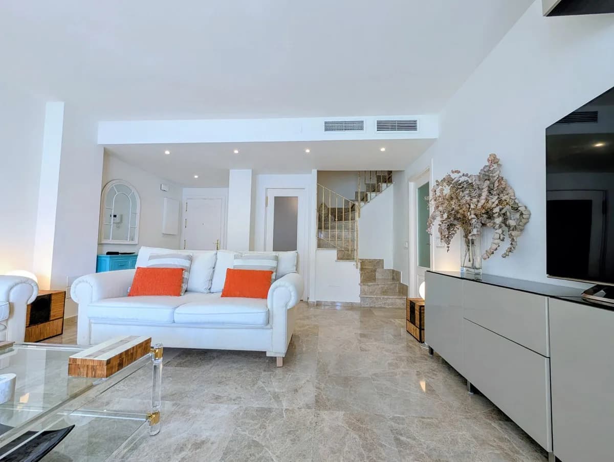4 Bedroom Penthouse Duplex for Sale in San Pedro de Alcántara, Málaga - Image 7