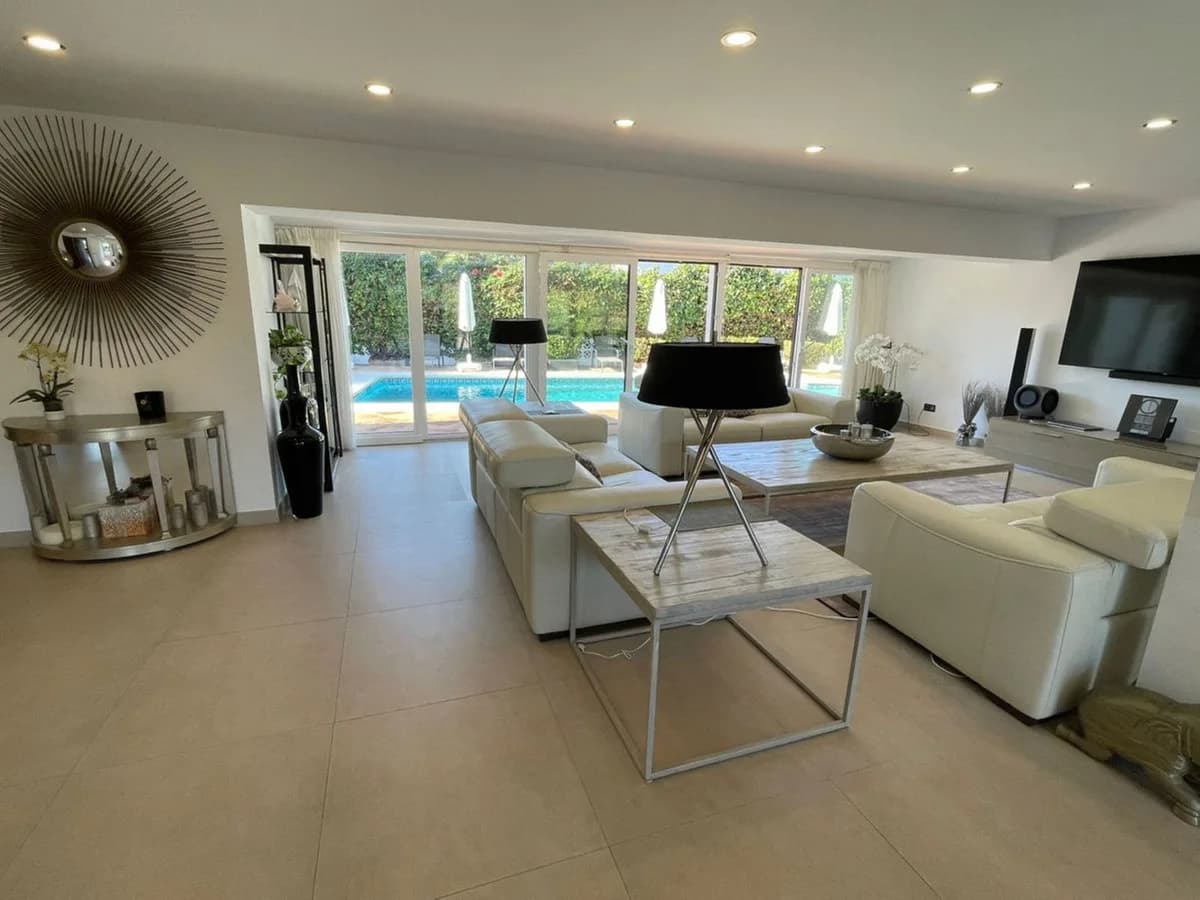 7 Bedroom Detached Villa for Sale in San Pedro de Alcántara, Málaga - Image 5