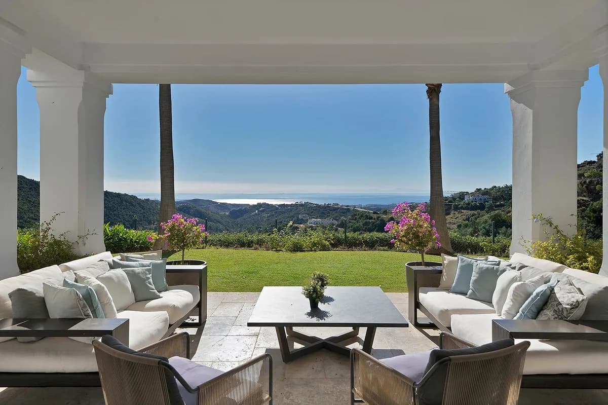 5 Bedroom Detached Villa for Sale in Benahavís, Málaga - Image 3