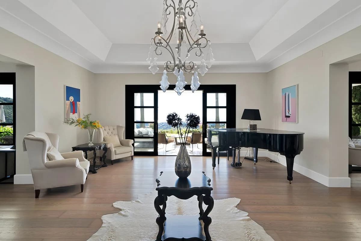 5 Bedroom Detached Villa for Sale in Benahavís, Málaga - Image 4