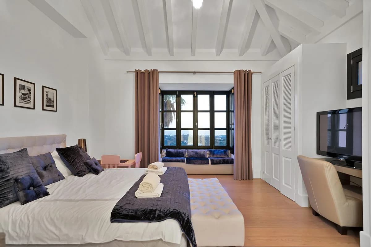5 Bedroom Detached Villa for Sale in Benahavís, Málaga - Image 8