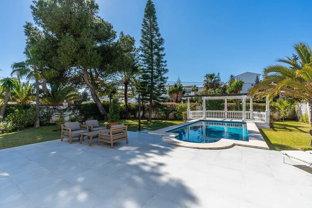 4 Bedroom Detached Villa for Sale in Marbesa, Málaga - Image 2