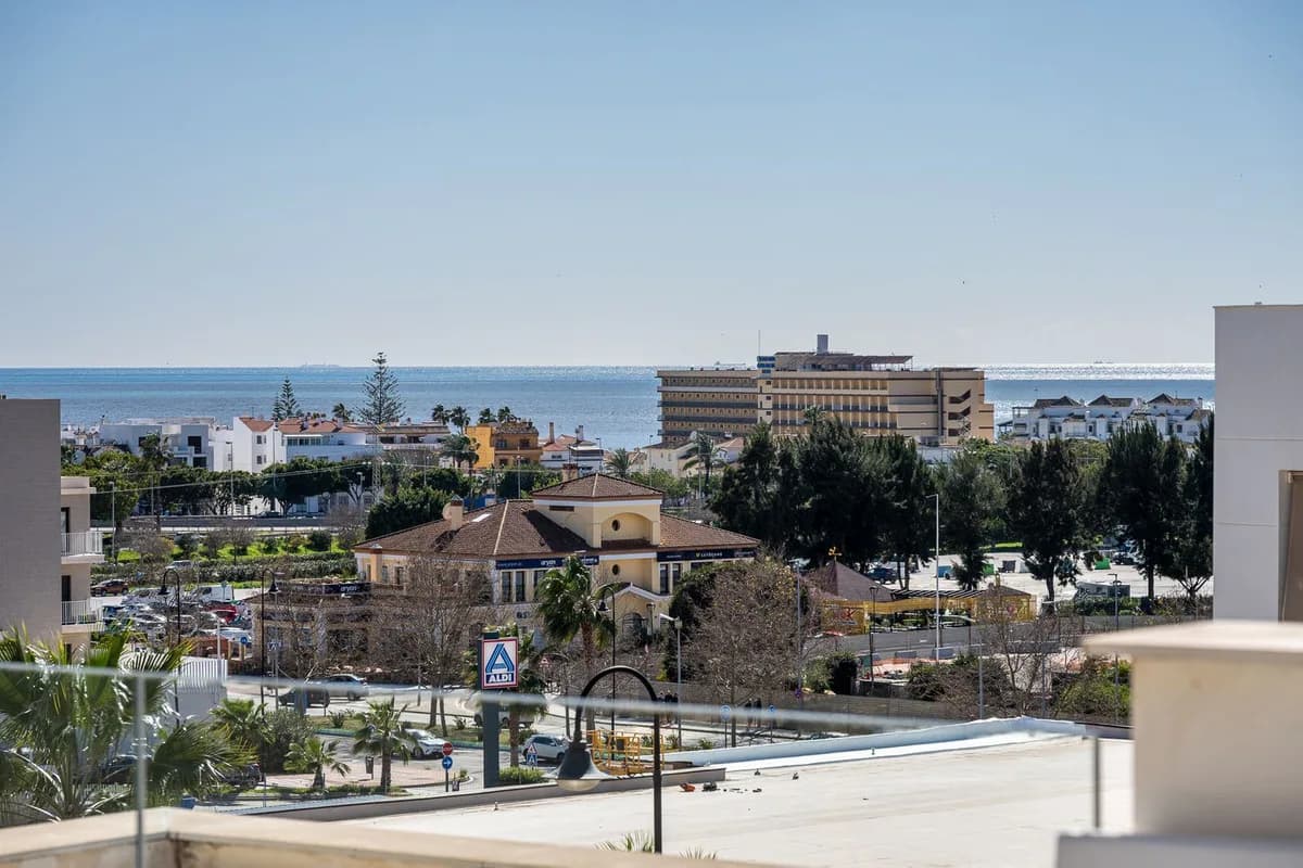 4 Bedroom Townhouse for Sale in La Cala de Mijas, Málaga - Image 3