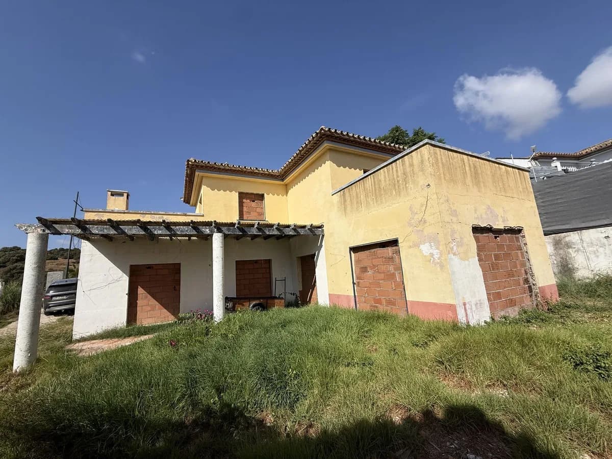 3 Bedroom Detached Villa for Sale in Estepona, Málaga - Image 2