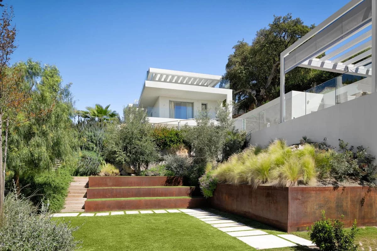 5 Bedroom Detached Villa for Sale in Elviria, Málaga
