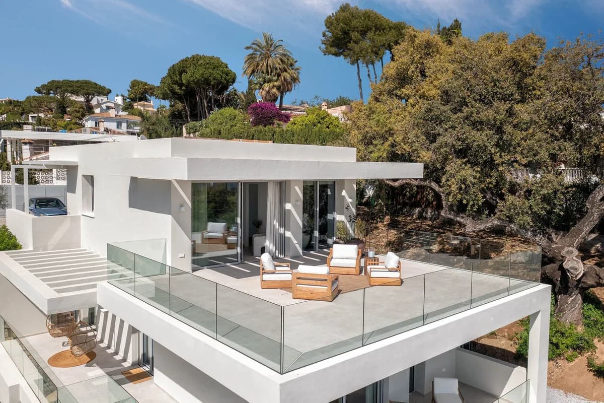 5 Bedroom Detached Villa for Sale in Elviria, Málaga - Image 7