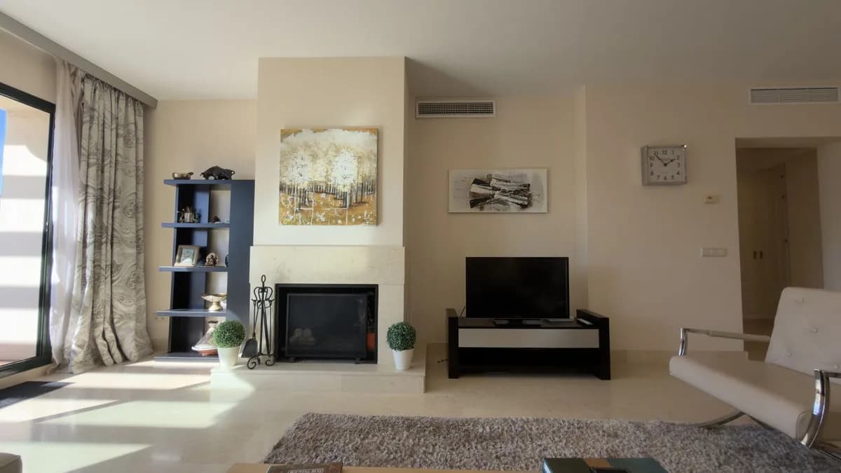 3 Bedroom Penthouse Duplex for Sale in Benahavís, Málaga - Image 2