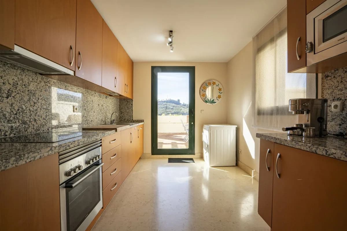 3 Bedroom Penthouse Duplex for Sale in Benahavís, Málaga - Image 3