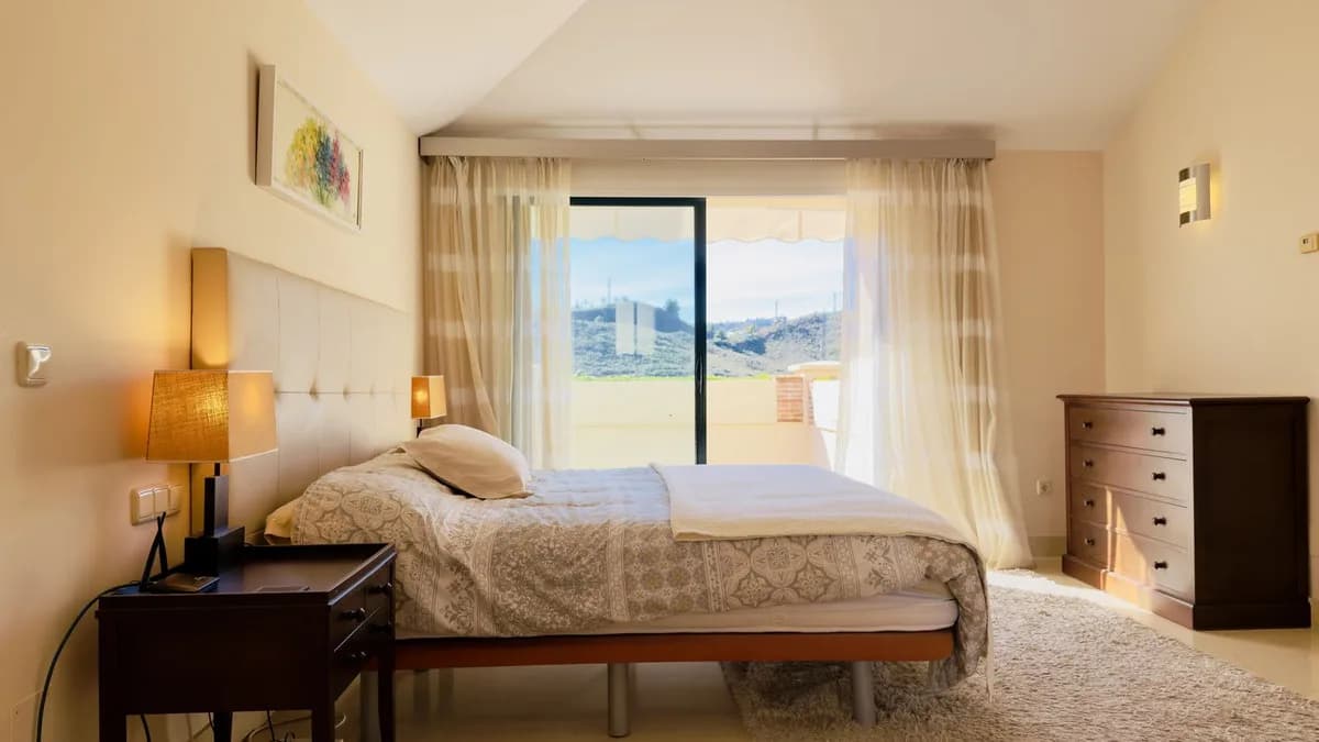 3 Bedroom Penthouse Duplex for Sale in Benahavís, Málaga - Image 4
