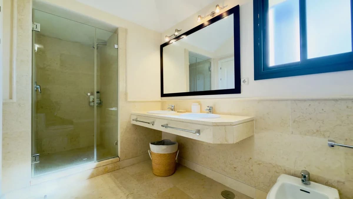 3 Bedroom Penthouse Duplex for Sale in Benahavís, Málaga - Image 5
