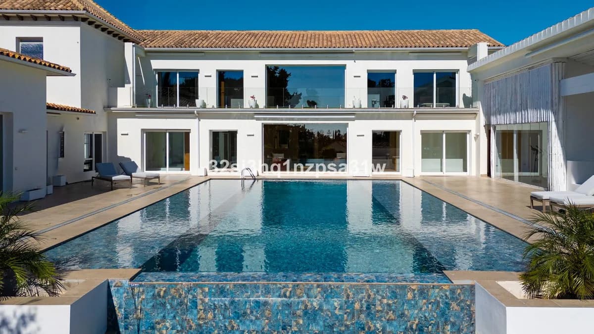 6 Bedroom Detached Villa for Sale in Guadalmina Alta, Málaga - Image 3