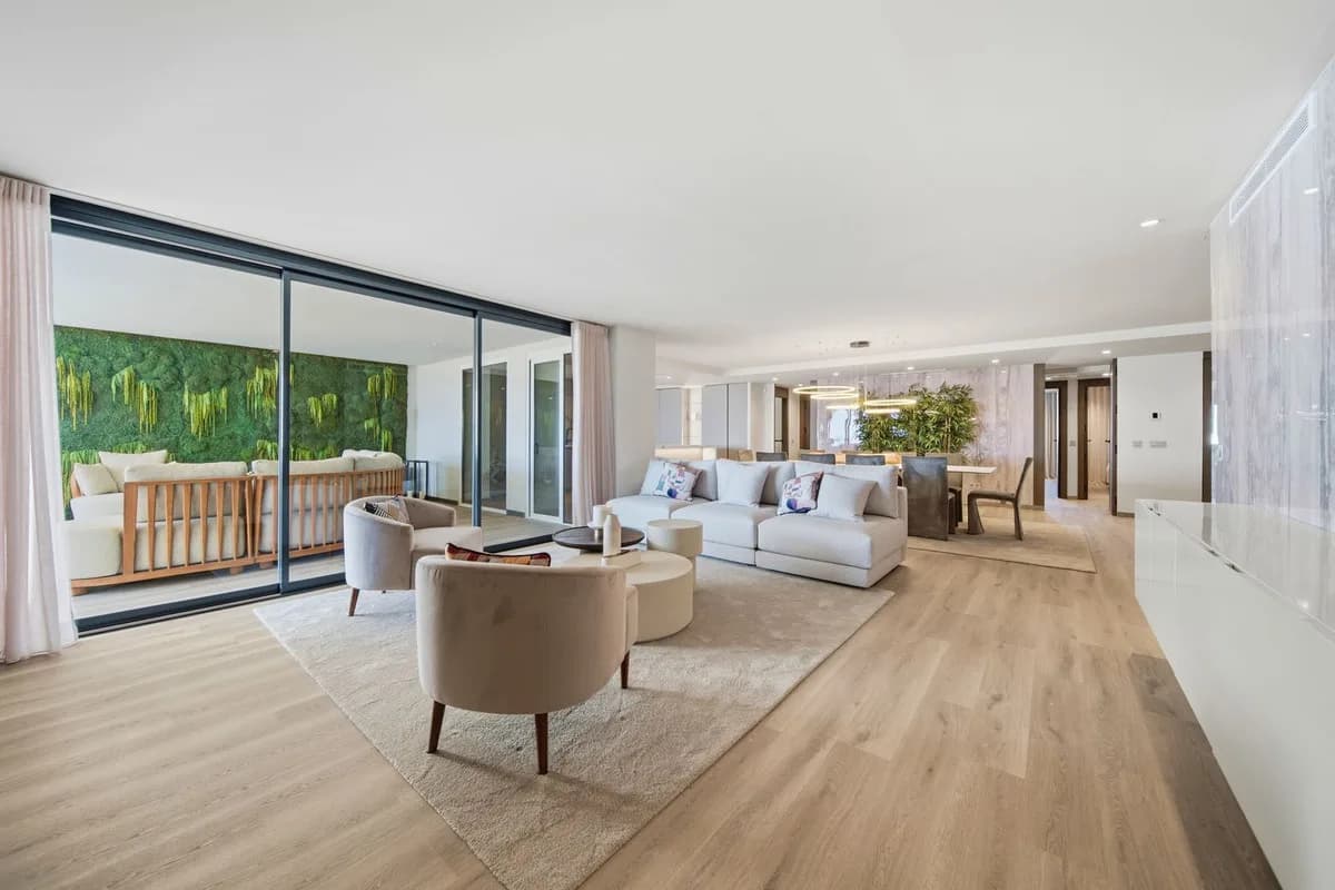 5 Bedroom Middle Floor Apartment for Sale in Puerto Banús, Málaga - Image 7