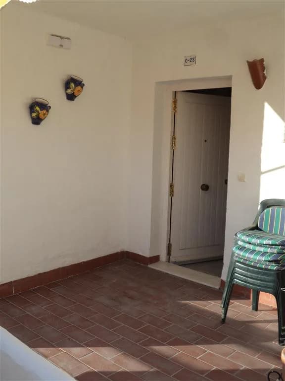 2 Bedroom Middle Floor Apartment for Sale in Torreblanca, Málaga - Image 8