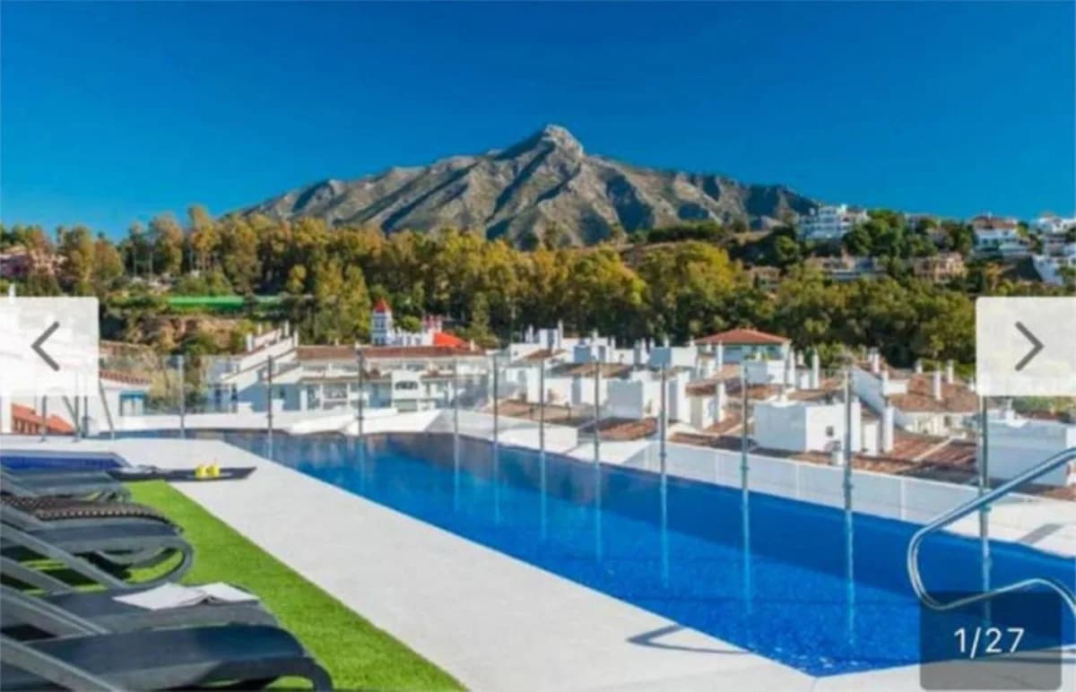 3 Bedroom Middle Floor Apartment for Sale in Nueva Andalucía, Málaga