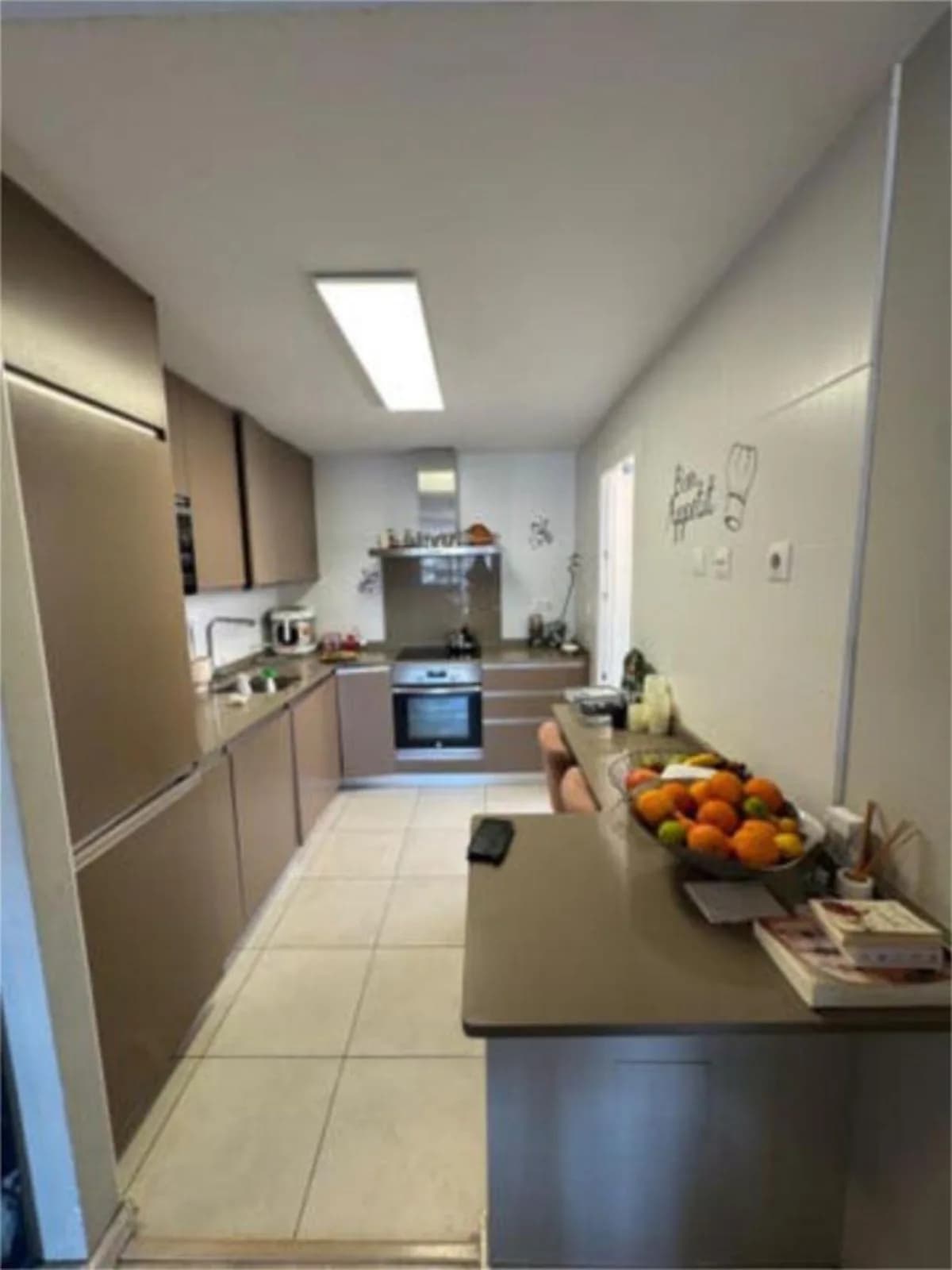 3 Bedroom Middle Floor Apartment for Sale in Nueva Andalucía, Málaga - Image 4