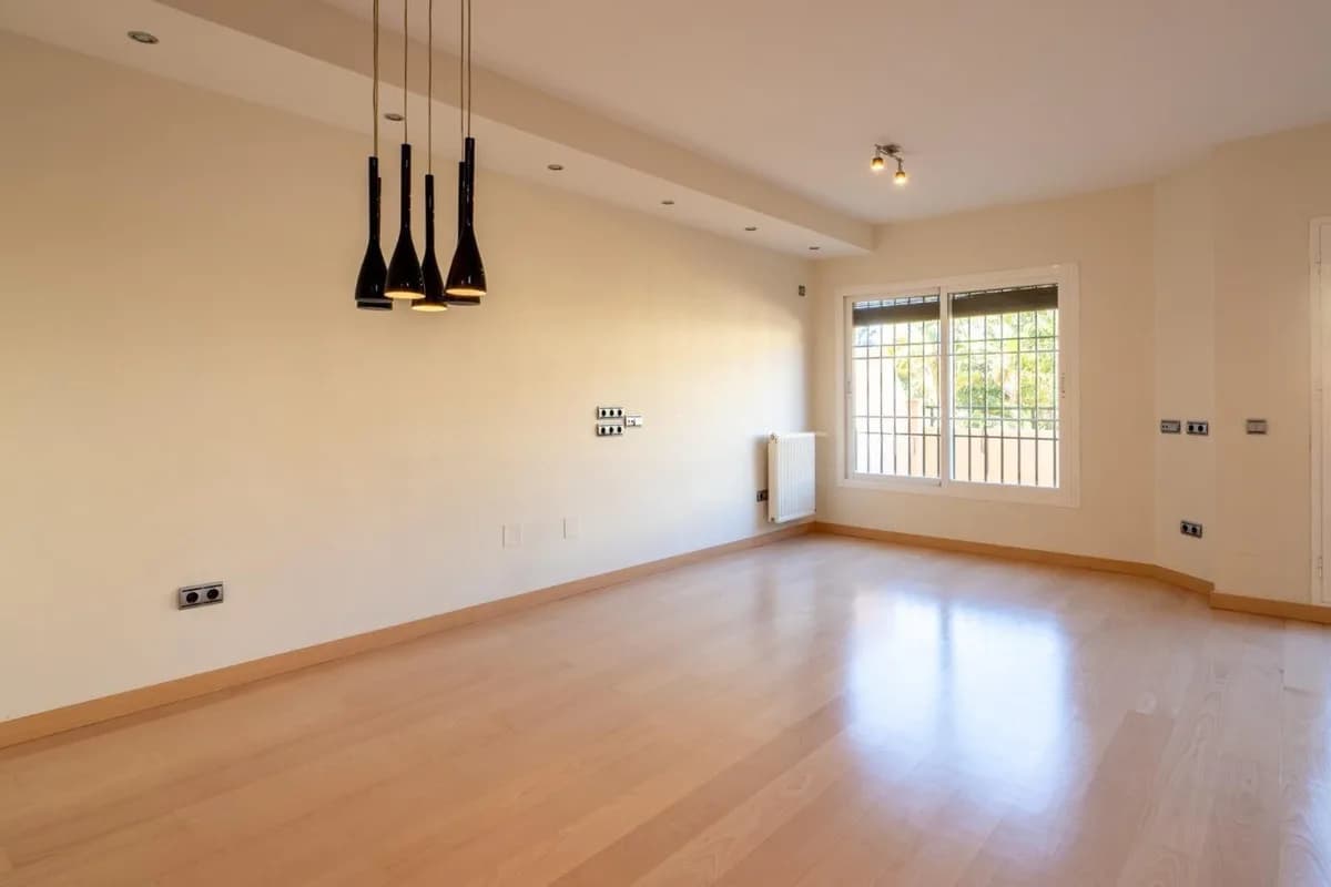 3 Bedroom Semi-Detached House for Sale in Fuengirola, Málaga - Image 7