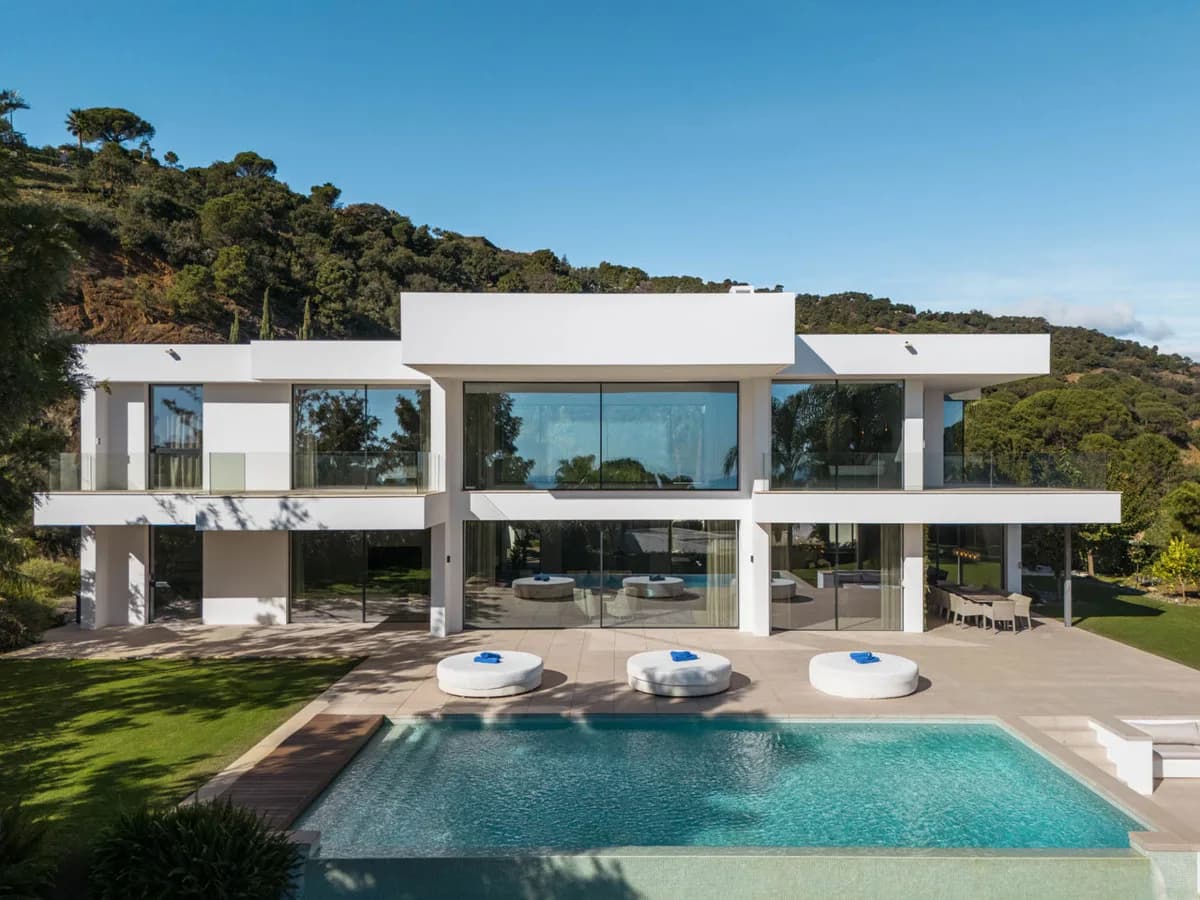 5 Bedroom Detached Villa for Sale in El Madroñal, Málaga - Image 4
