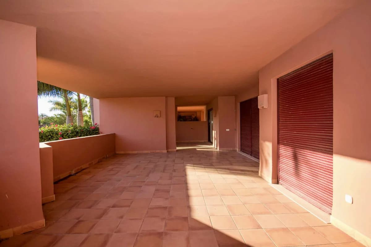 4 Bedroom Middle Floor Apartment for Sale in Estepona, Málaga - Image 5